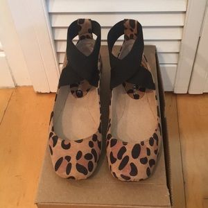 NWT Audrey Brooke “Pierre” Elastic Ankle Flats